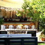 Oda ve Kahvaltı Yucca Alaçatı